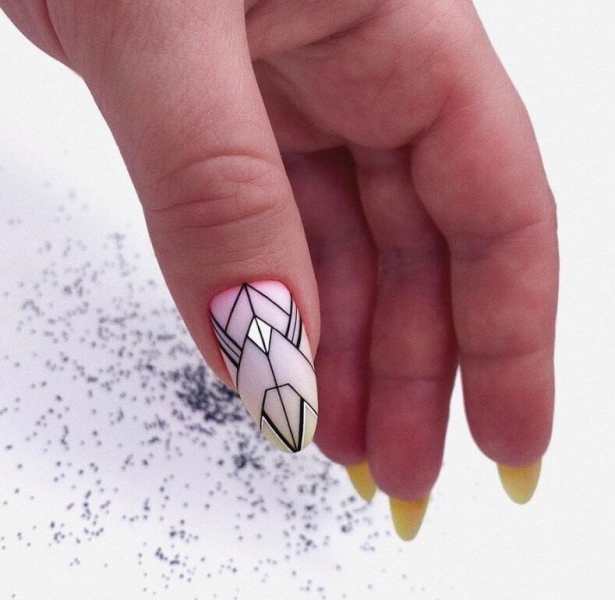 Осенний маникюр 2021 - модные идеи дизайна ногтей с рисунком
